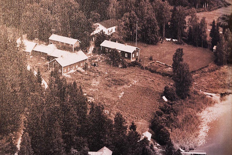 Historiallinen ilmakuva Inkalan pihapiiristä vuodelta 1960.